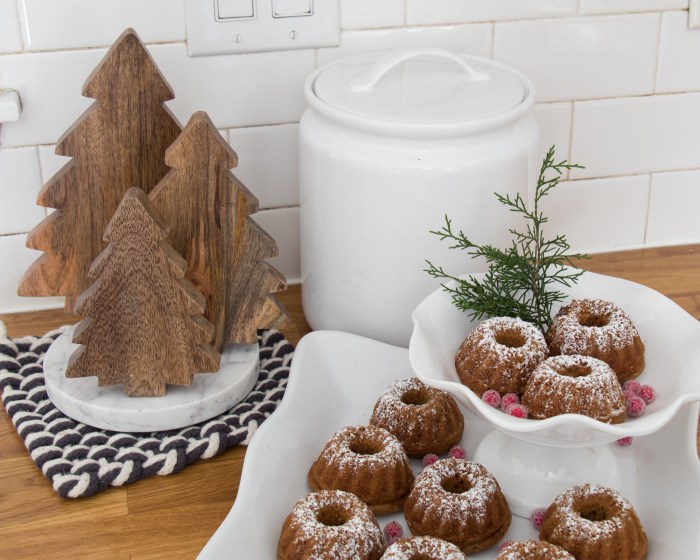 Simple christmas kitchen decor