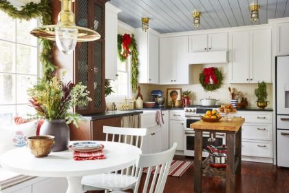 Christmas kitchen cabinet decor