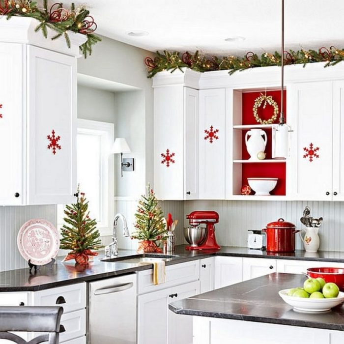 Christmas kitchen cabinet decor